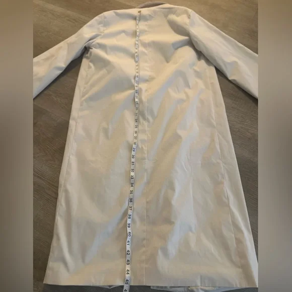 Classic Beige Trench Coat - Picture 3 of 4